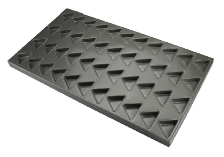 44 Cups Triangle Cake Pan