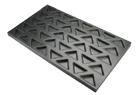 44 Cups Triangle Cake Pan